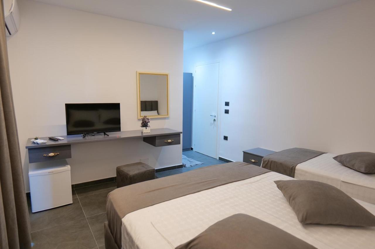 Vila Celaj Hotel Vlore Exterior photo